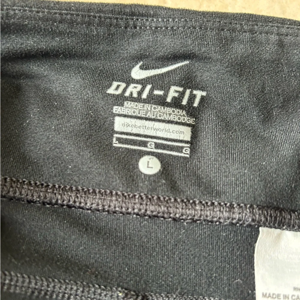 Nike Black Performance Shorts - Picture 3 of 3